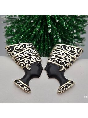✨2/$10✨ Vintage Egyptian Revival Nefertiti Gold Tone Pierced Earrings